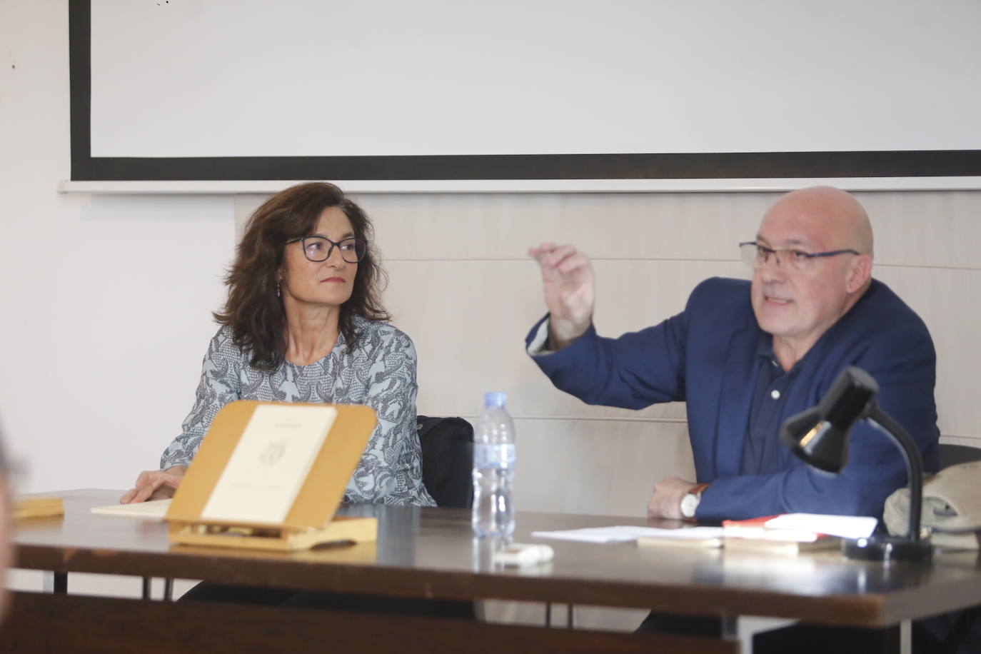 Ada Salas presentó el libro 'Arquelogía'.