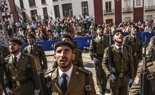 Compañía de honores esta mañana en la Plaza Alta de Badajoz.