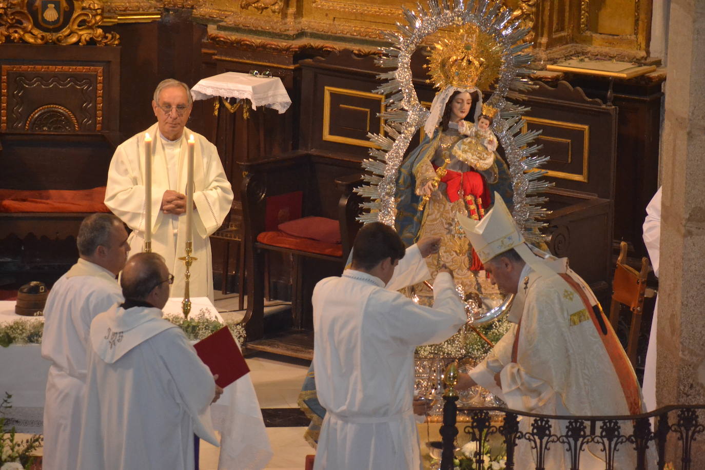 Fotos: Los santeños reciben con emoción a la Virgen de la Estrella