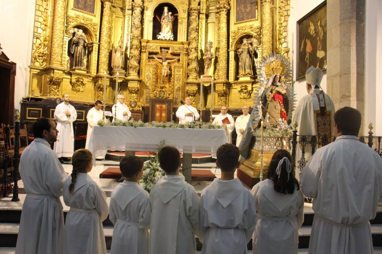 Fotos: Los santeños reciben con emoción a la Virgen de la Estrella