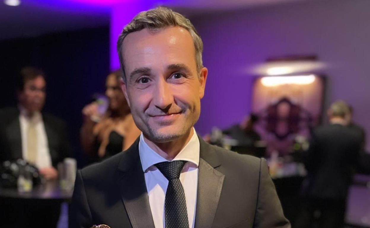 El periodista pacense Juan Manuel Benítez en la gala de los Emmy celebrada anoche en Nueva York. 