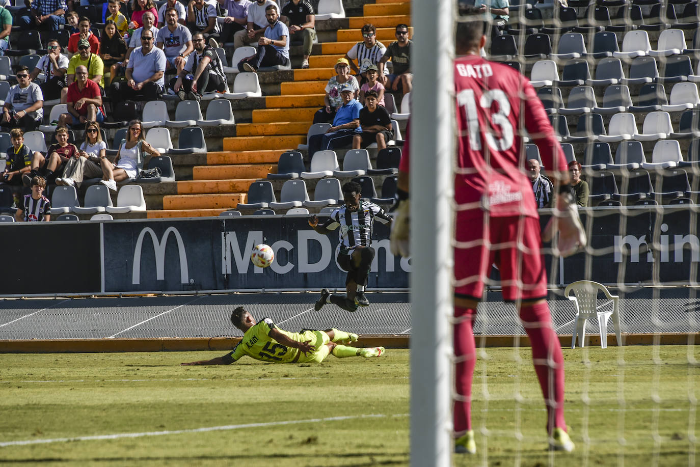 Fotos: El partido Badajoz-Ceuta, en imágenes