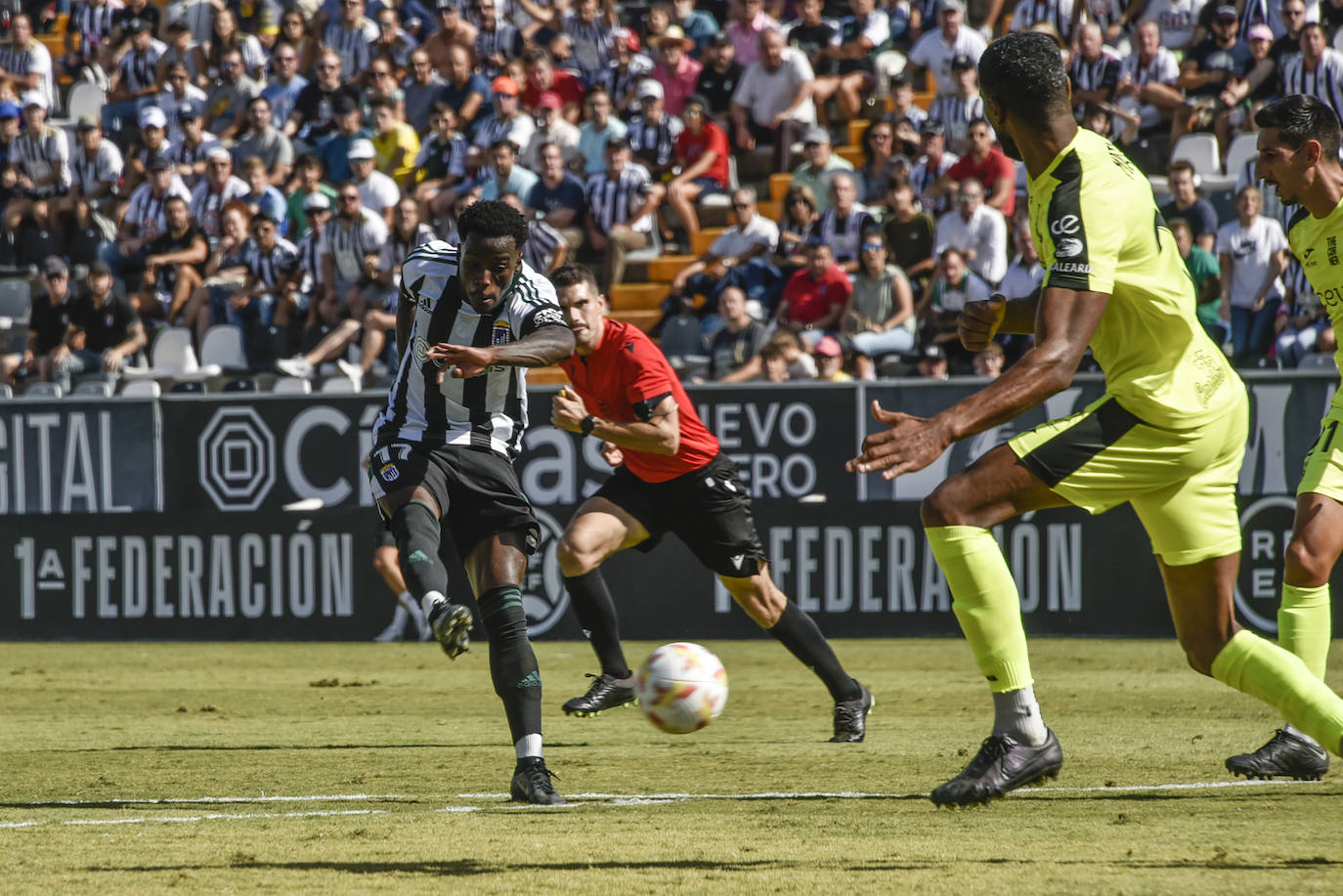 Fotos: El partido Badajoz-Ceuta, en imágenes