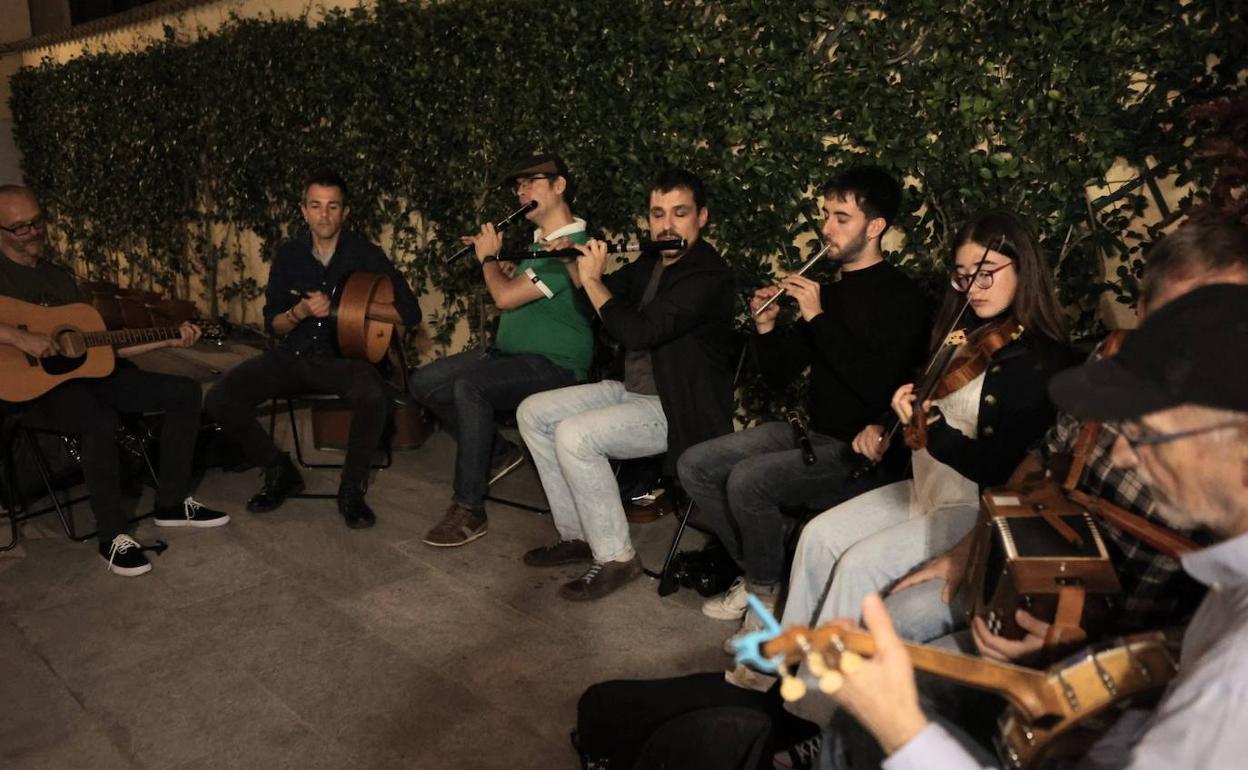 Actuación musical durante la presentación del Irish Fleadh en la embajada de Irlanda en Madrid. 