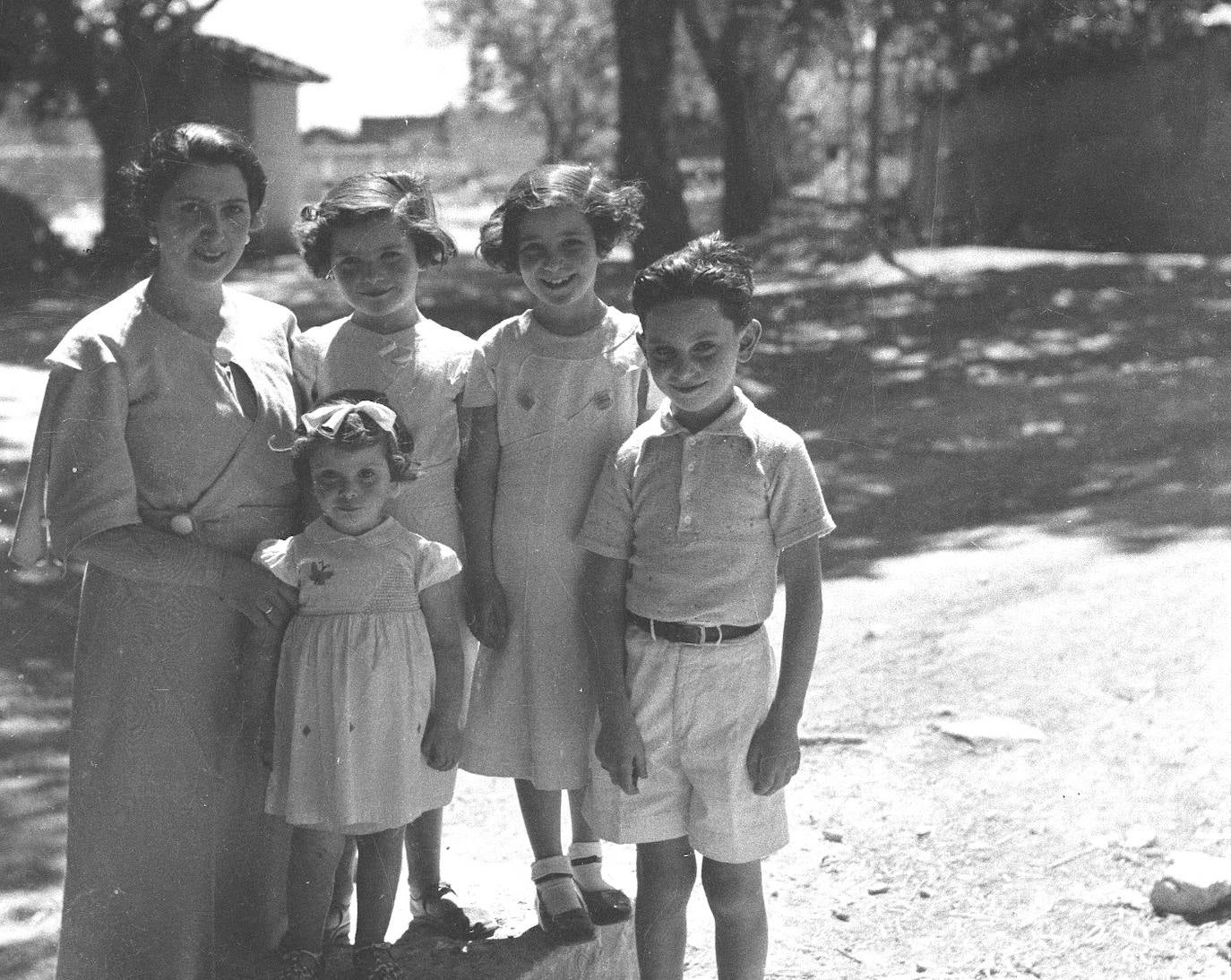 Alfaro tuvo que huir a Francia para salvar la vida, y en España se quedó su mujer con sus cuatro hijos, el mayor de 13 años.