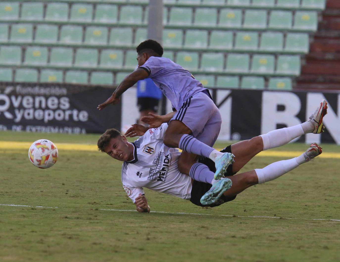 Fotos: Las mejores imágenes del Mérida-Real Madrid Castilla