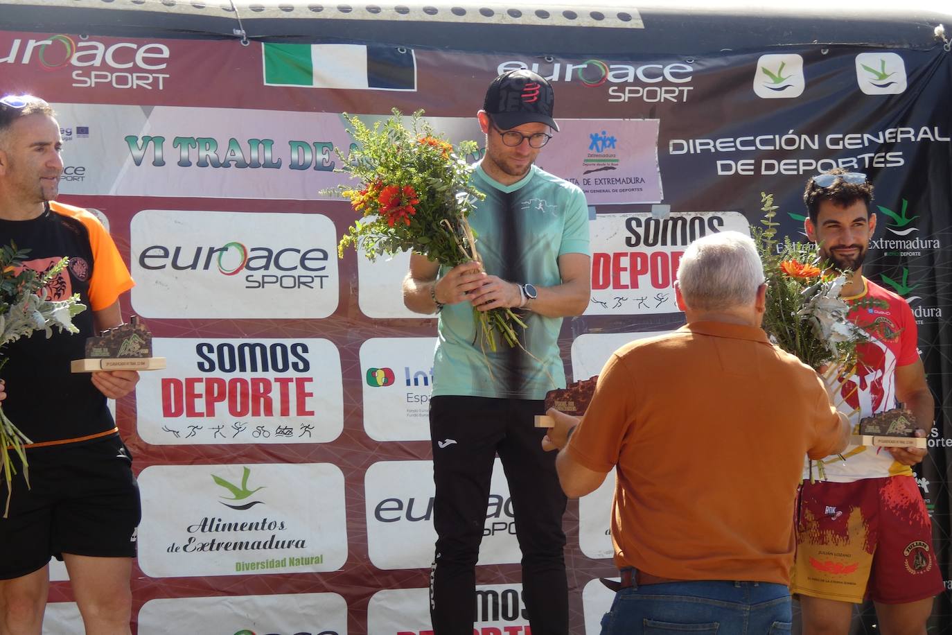 Más de un centenar de corredores participaron en las dos modalidades del trail que llevó de El Terrero a el castillo de Miraflores. 