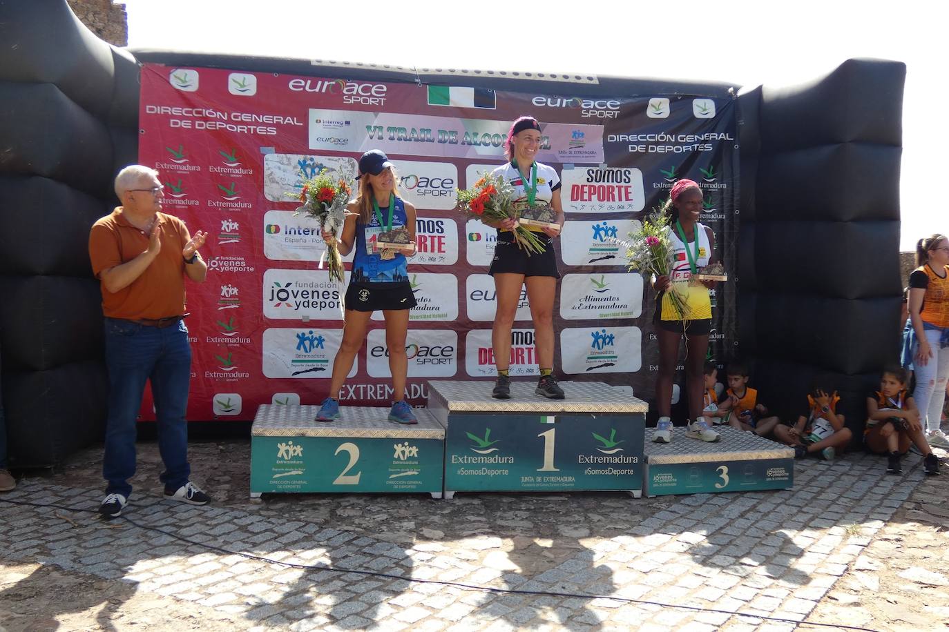 Más de un centenar de corredores participaron en las dos modalidades del trail que llevó de El Terrero a el castillo de Miraflores. 