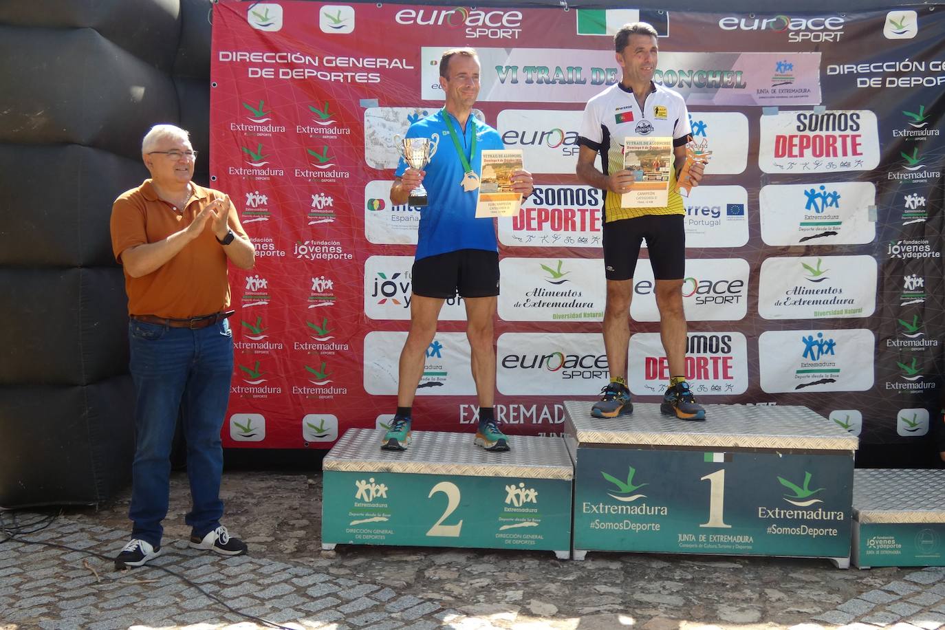 Más de un centenar de corredores participaron en las dos modalidades del trail que llevó de El Terrero a el castillo de Miraflores. 