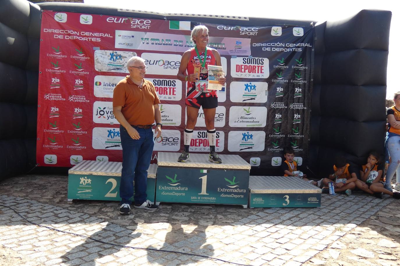 Más de un centenar de corredores participaron en las dos modalidades del trail que llevó de El Terrero a el castillo de Miraflores. 