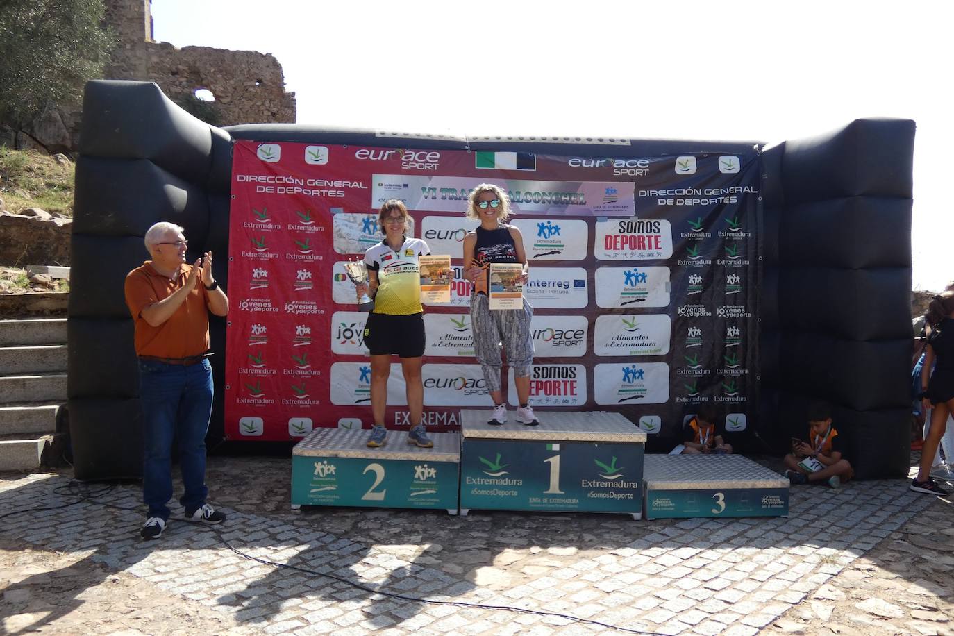 Más de un centenar de corredores participaron en las dos modalidades del trail que llevó de El Terrero a el castillo de Miraflores. 