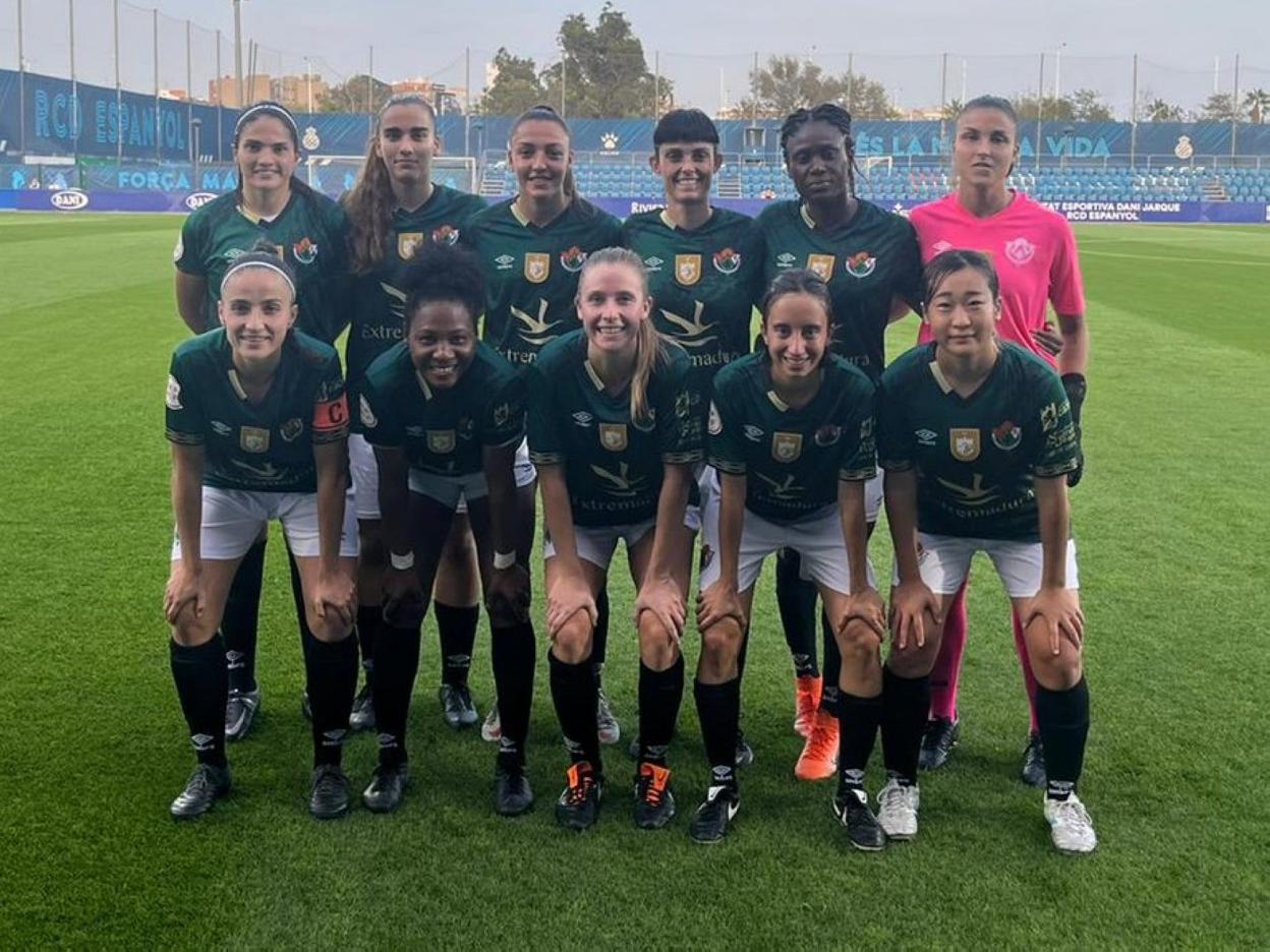 El equipo cacereño, ayer en Barcelona. 