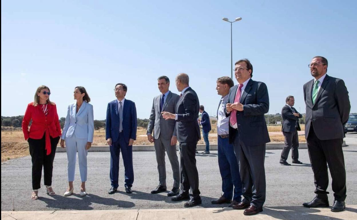 Acto de firma del protocolo de inversión de Envision en Navalmoral, con la presencia de Pedro Dánchez. 