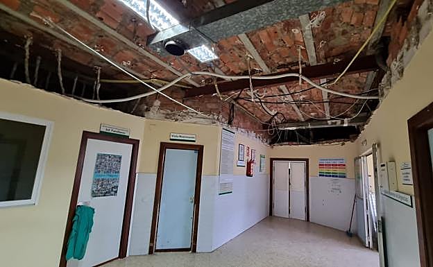 Satse reclama ceses en el Área de Salud de Badajoz tras el desplome de un techo en el Materno