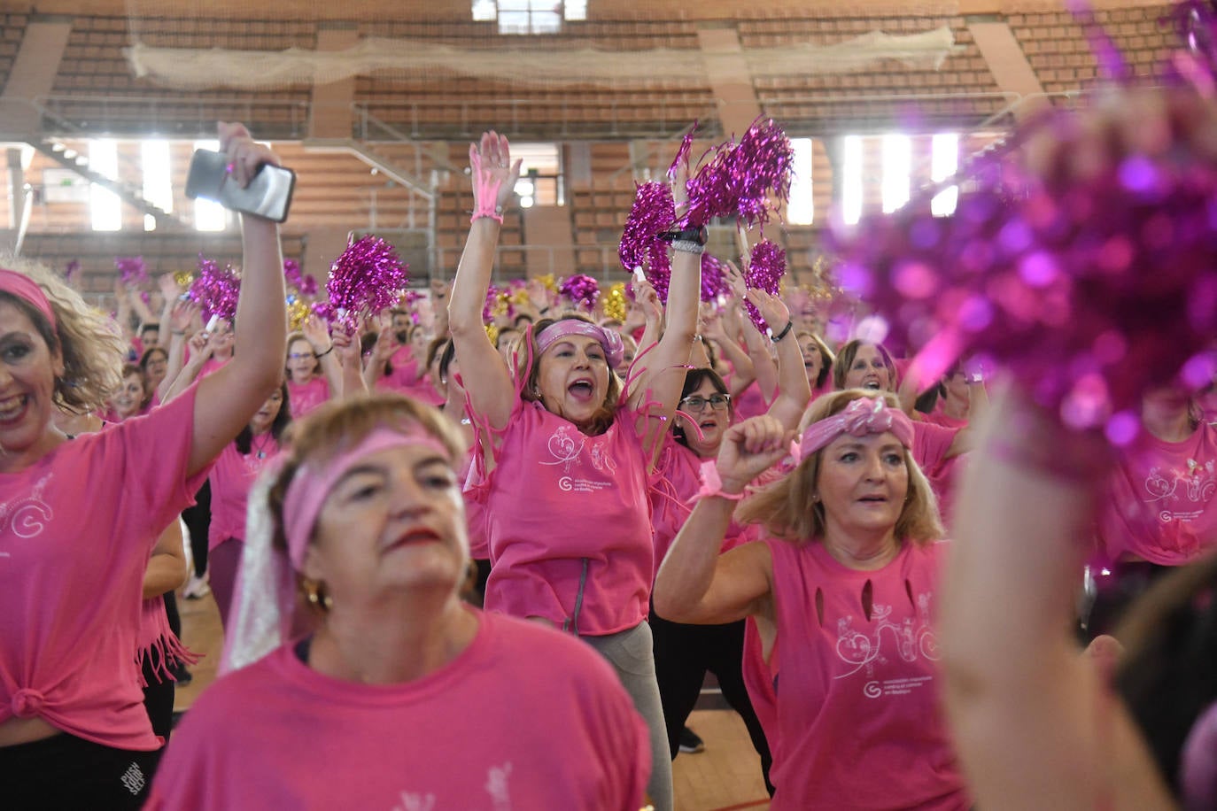 Fotos: Zumba contra el cáncer de mama en Badajoz