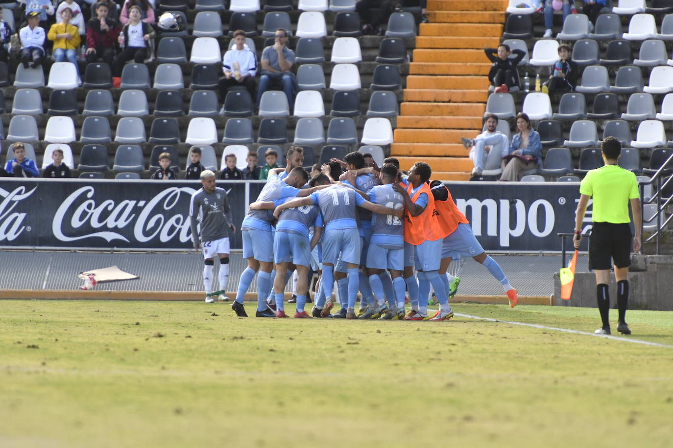 Fotos: Dura derrota del CD Badajoz en el Nuevo Vivero