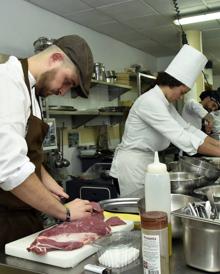 Imagen secundaria 2 - Antonio Luis Falcón se hace con el certamen regional de gastronomía