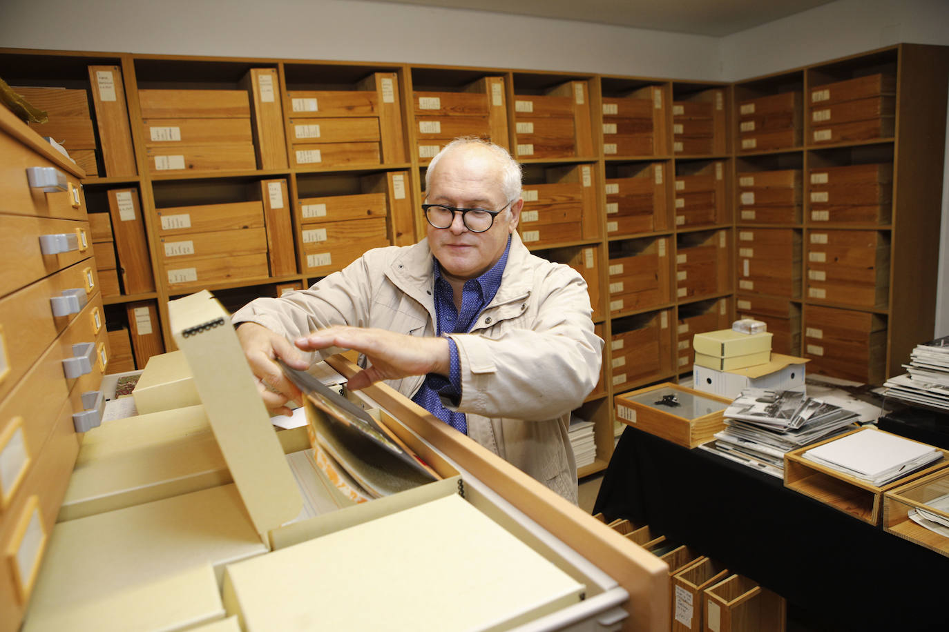 José Antonio Agúndez en el archivo Vostell.