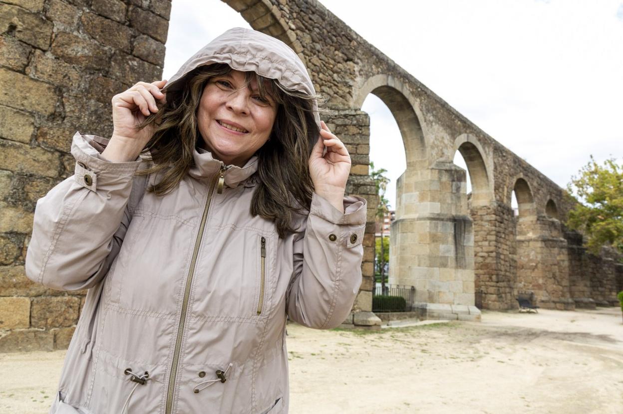 Marian Castillo, fotografiada junto al acueducto. 