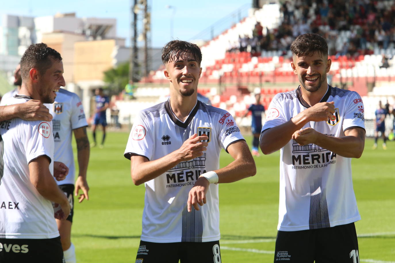 Fotos: El encuentro entre el Mérida y el Algeciras, en imágenes