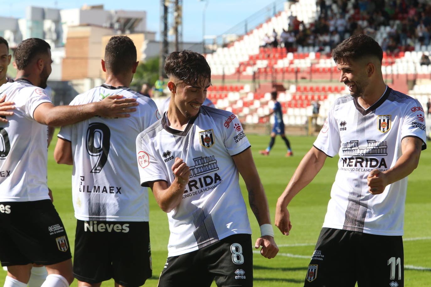 Fotos: El encuentro entre el Mérida y el Algeciras, en imágenes