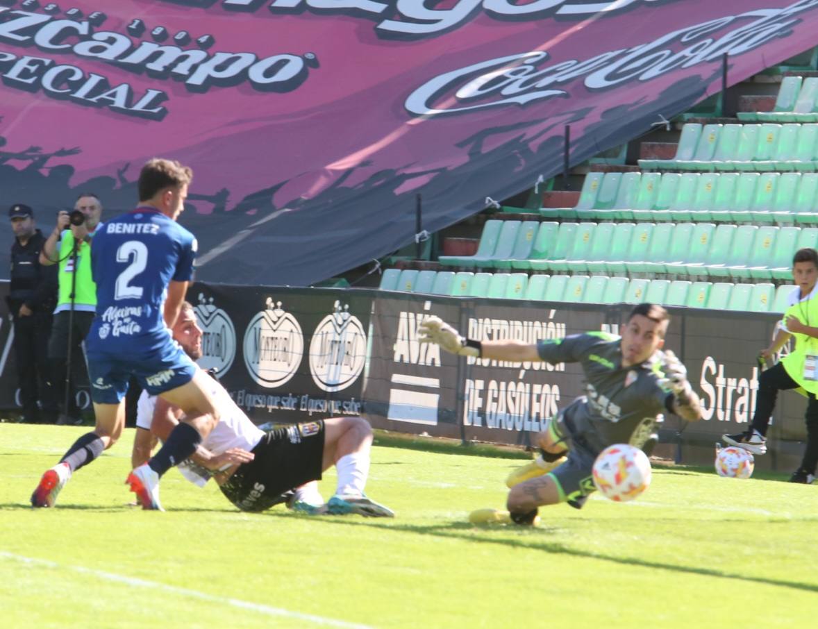 Fotos: El encuentro entre el Mérida y el Algeciras, en imágenes