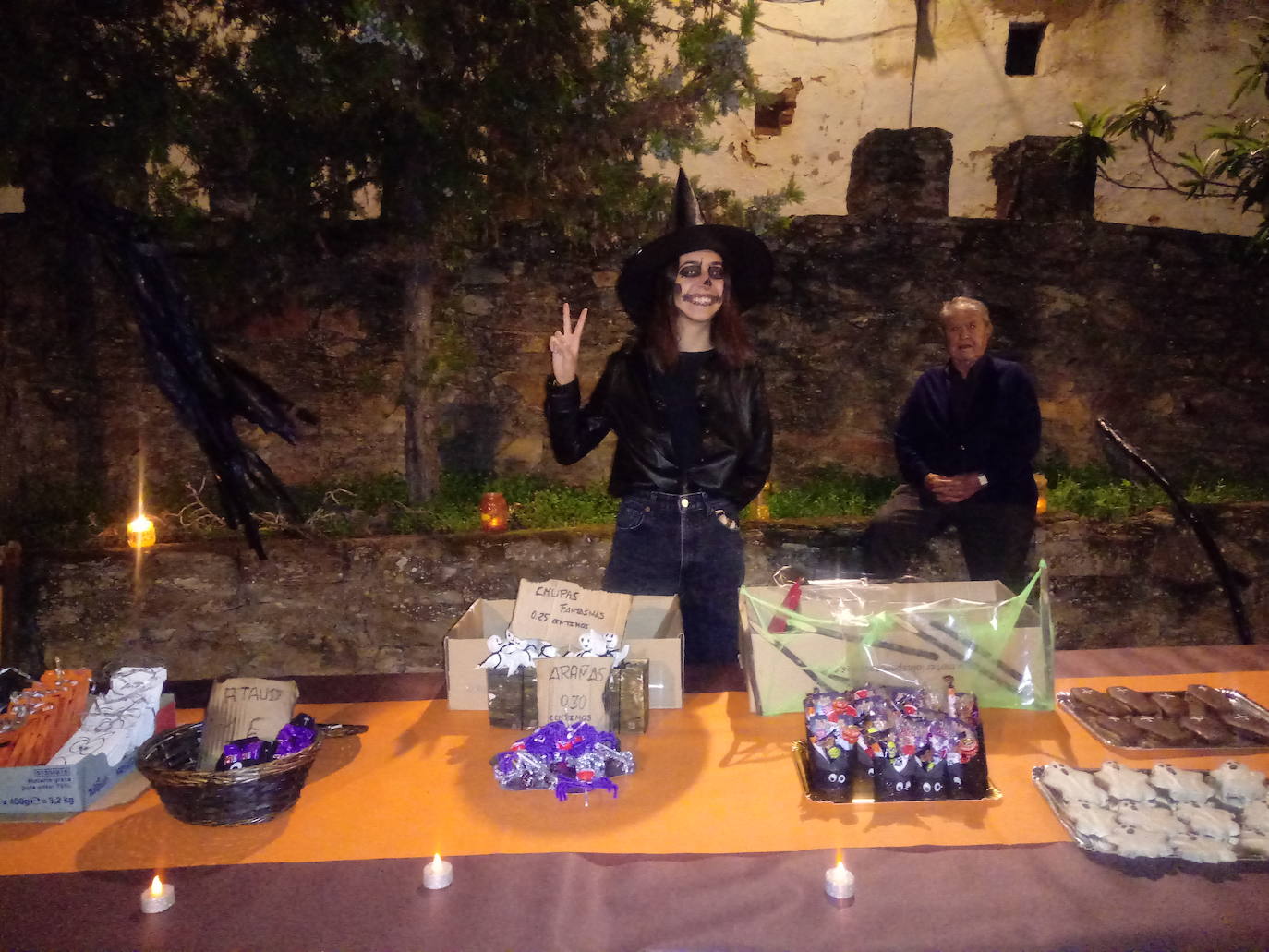 La calle Venero y su entorno acogieron las activiadades de 'Noche de Ánimas' 2022. 