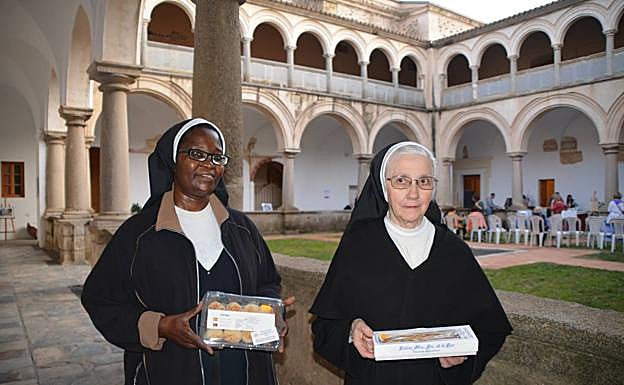 Las Madres Agustinas hacían una parada en el Mercado para reponer sus famosos nevaditos 
