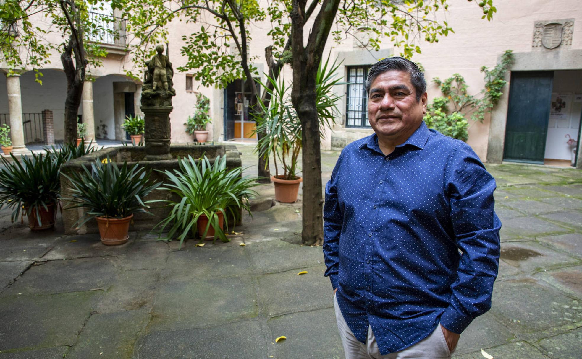 Óscar, el hombre que acoge a los inmigrantes que llegan a Plasencia