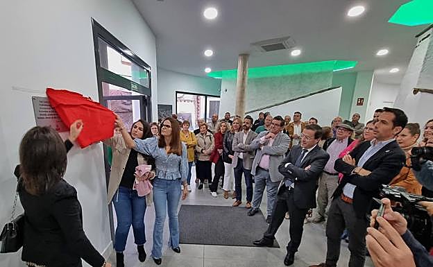 El presidente de la Diputación ha participado en la inauguración del nuevo Centro del Conocimiento de Valverde de Leganés. 