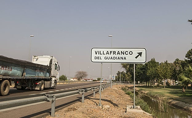 Indicación hacia la pedanía pacense de Villafranco. 