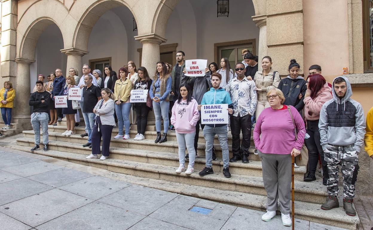 Concentración en Cáceres el pasado miércoles en repulsa por el asesinato de Imane. 