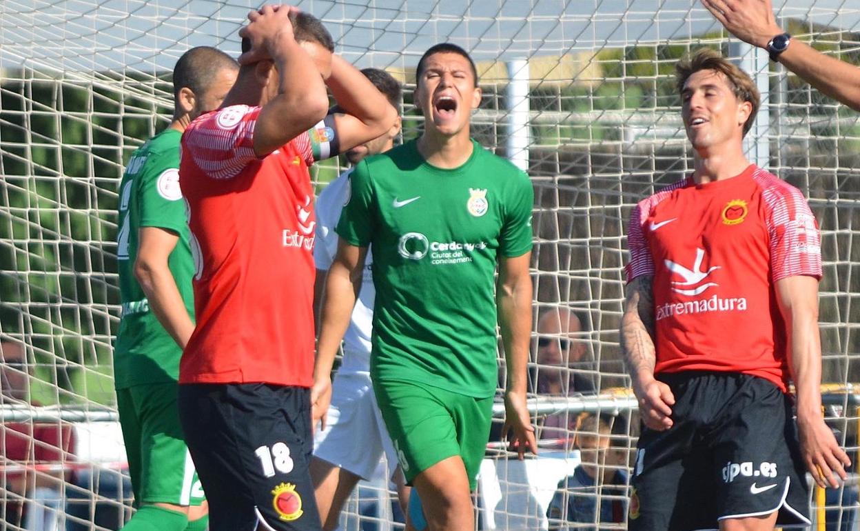 Partido en el Emilio Macarro entre Montijo y Cerdanyola. 