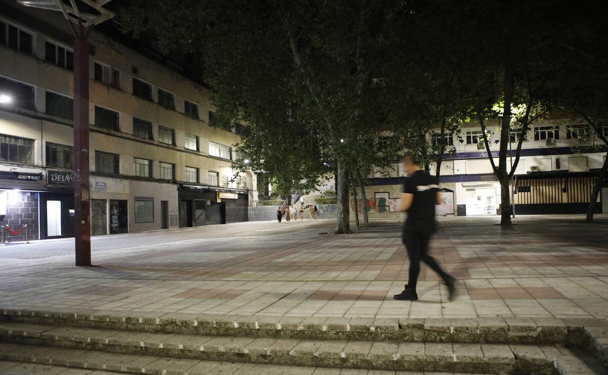 Zona de bares de la Madrila baja, en la plaza de Albatros. 