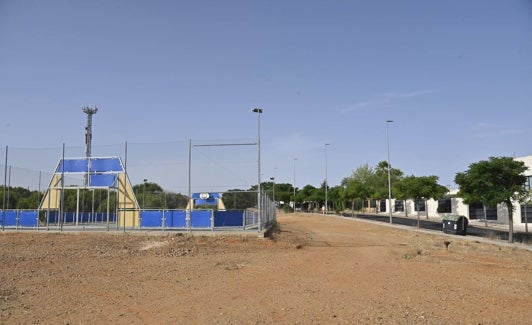 Pista de fútbol que rodearán de jardines y zonas verdes. 