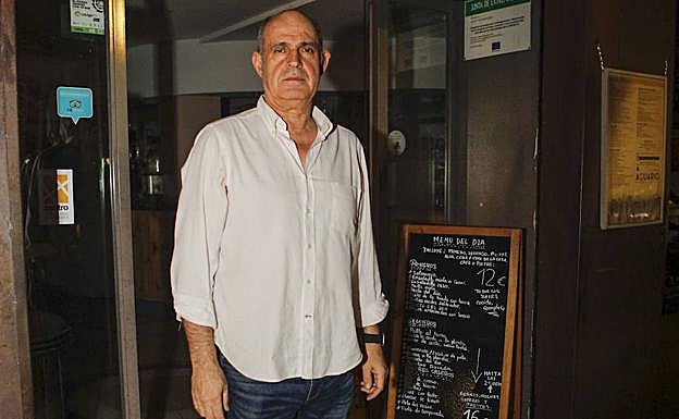 Sergio Márquez, socio de la cafetería Aquario: «La luz ha subido a lo bestia; esta situación es insostenible»