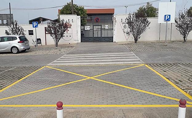 Imagen principal - Regulados los estacionamientos del Campo de Fútbol Municipal