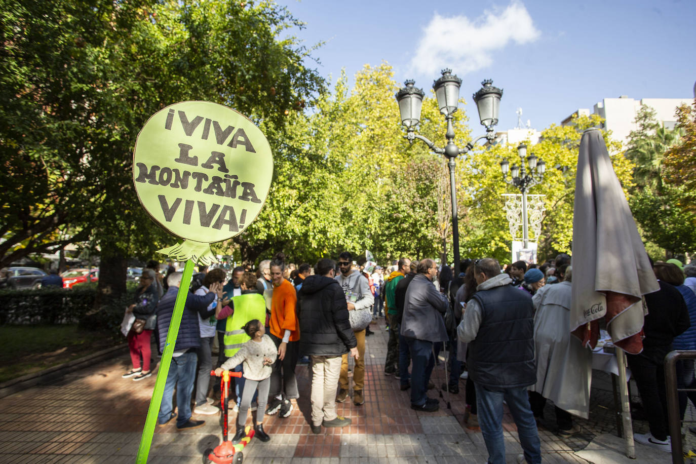 Fotos: Los cacereños gritan «¡No a la mina!» y muestran su disgusto con la Junta y Salaya