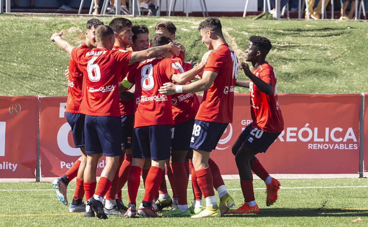 Celebración de un gol del equipo colegial esta temporada. / JORGE REY