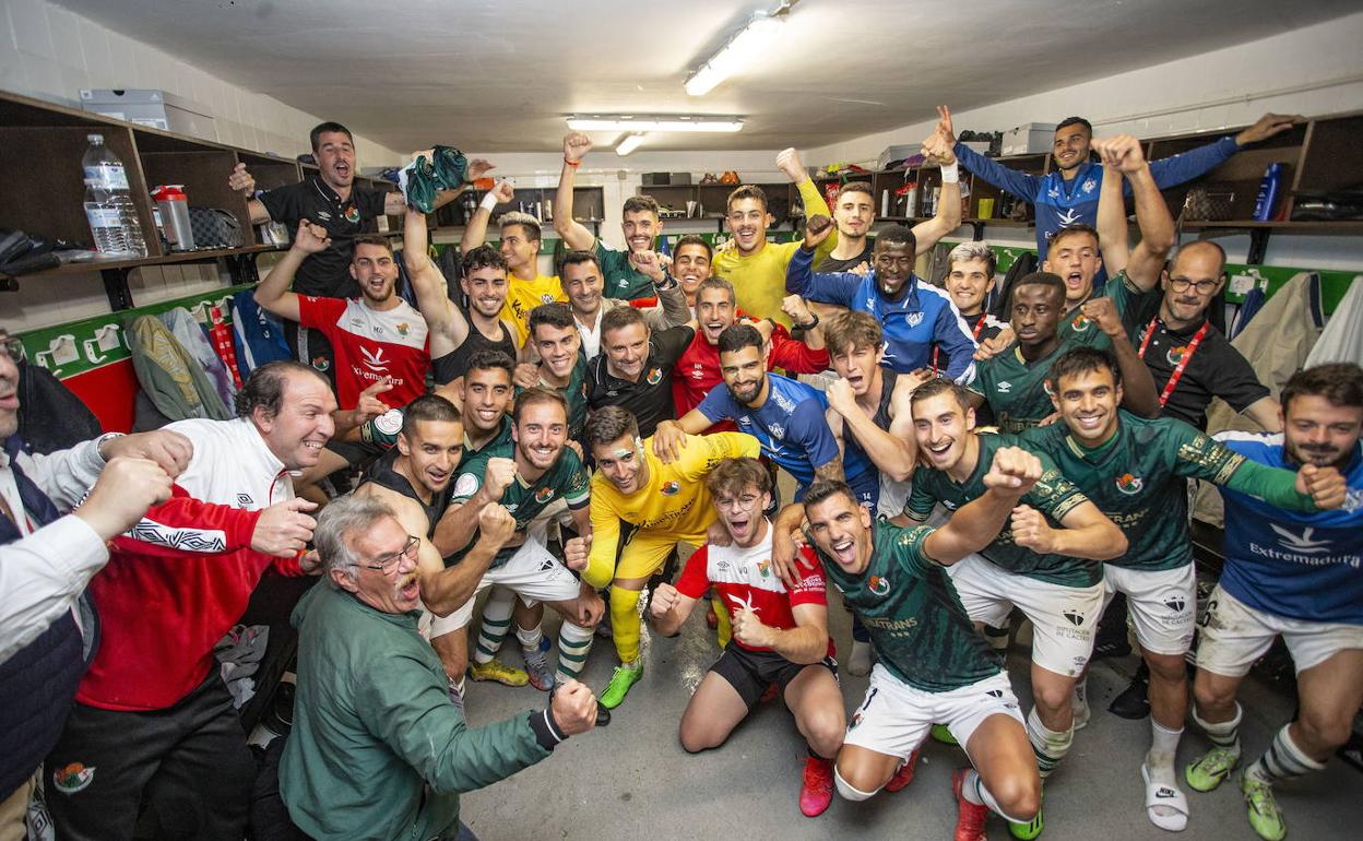 El Cacereño celebra su victoria. 