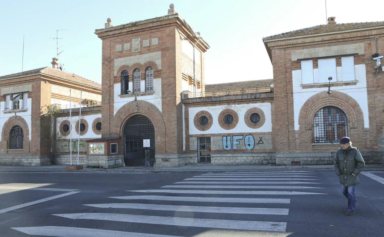 Imagen de la cárcel vieja de Cáceres en la avenida Héroes de Baler.