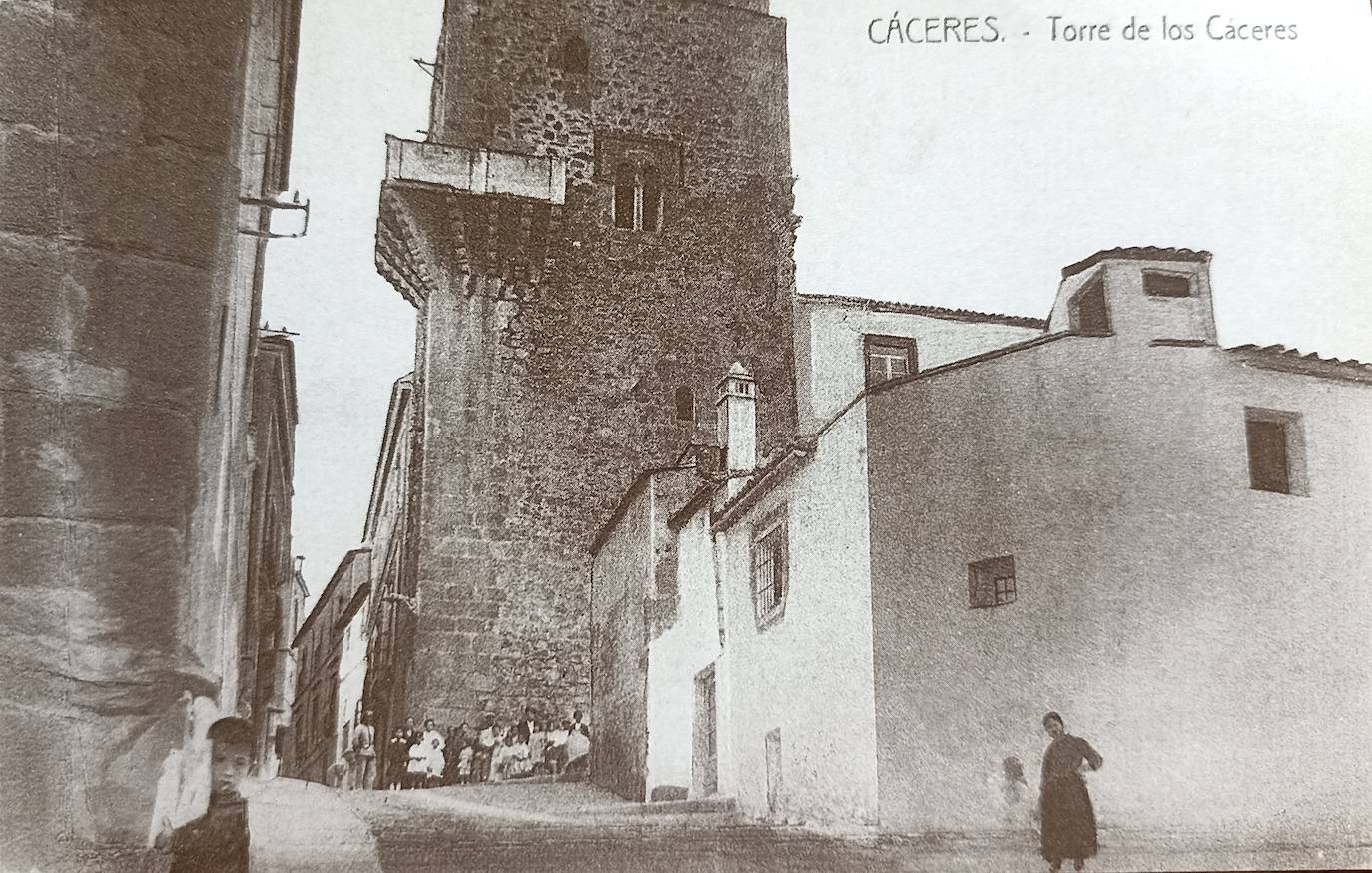 Antigua postal de la Torre de los Espaderos que entonces se llamaba Torre de los Cáceres.