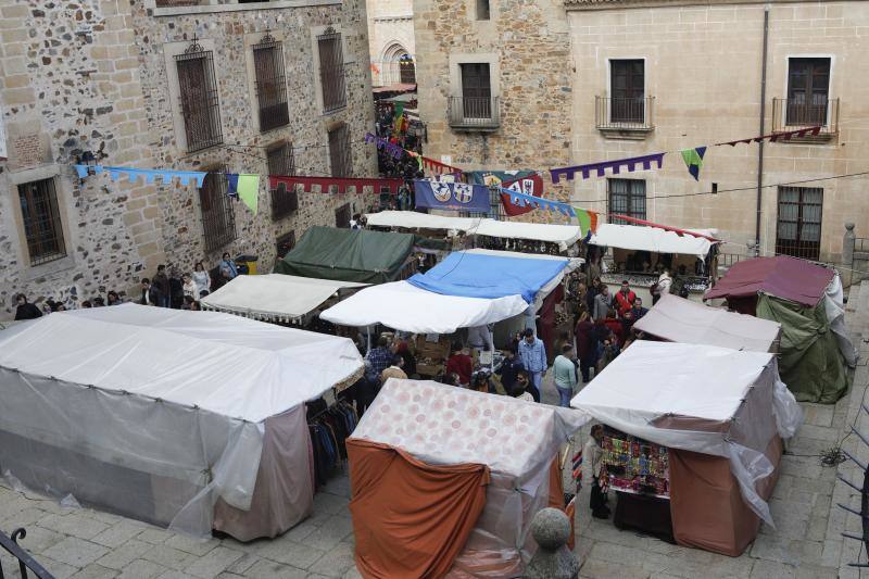 Fotos: El Mercado Medieval de Cáceres, ante su jornada más multitudinaria