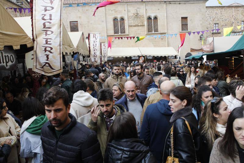 Fotos: El Mercado Medieval de Cáceres, ante su jornada más multitudinaria