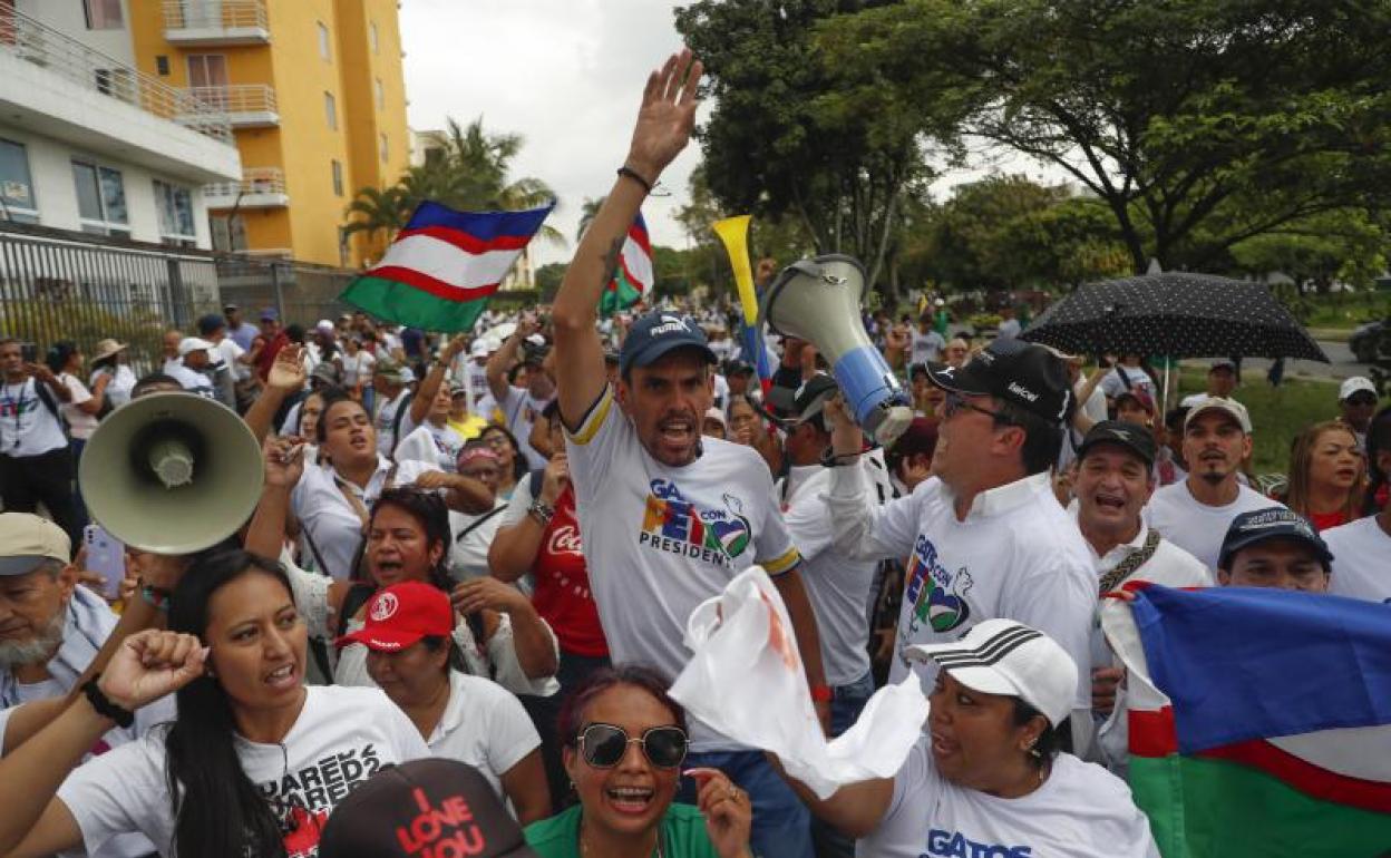 Una manifestación en Cali en apoyo a Gustavo Petro al cumplirse sus primeros cien días en el poder. 