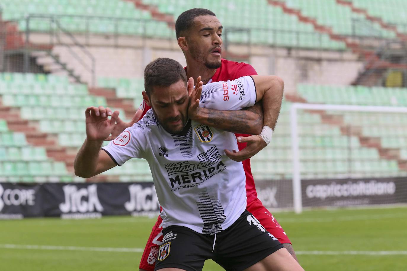 Imagen del partido disputado entre el Mérida y el Ceuta. 