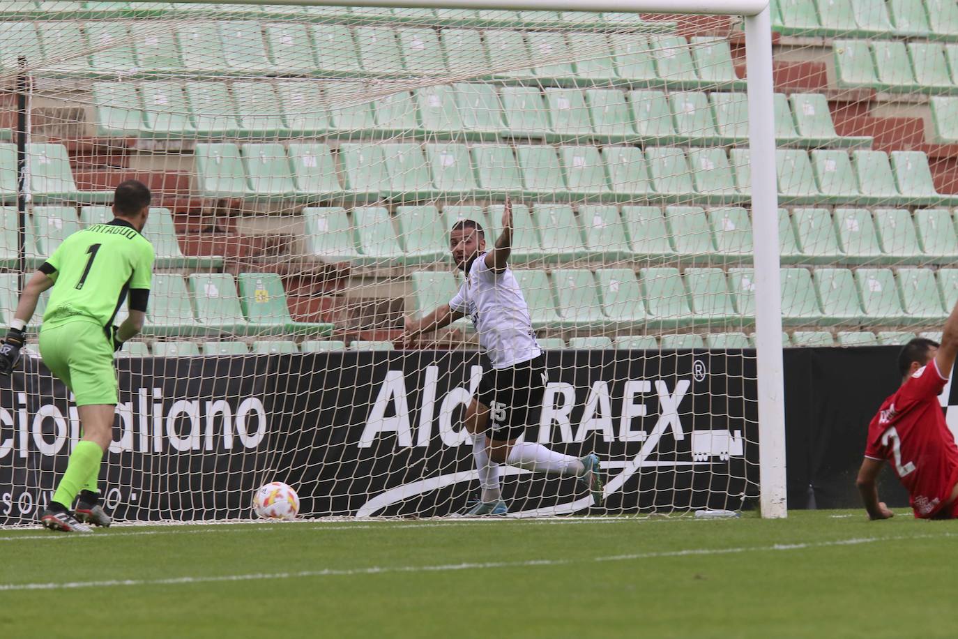 Imagen del partido disputado entre el Mérida y el Ceuta. 