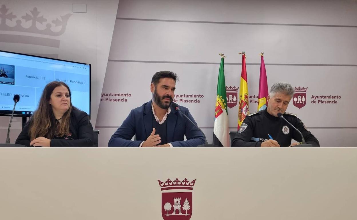 Beatriz Clemente, David Dóniga y Enrique Cenalmor, esta mañana en rueda de prensa. 