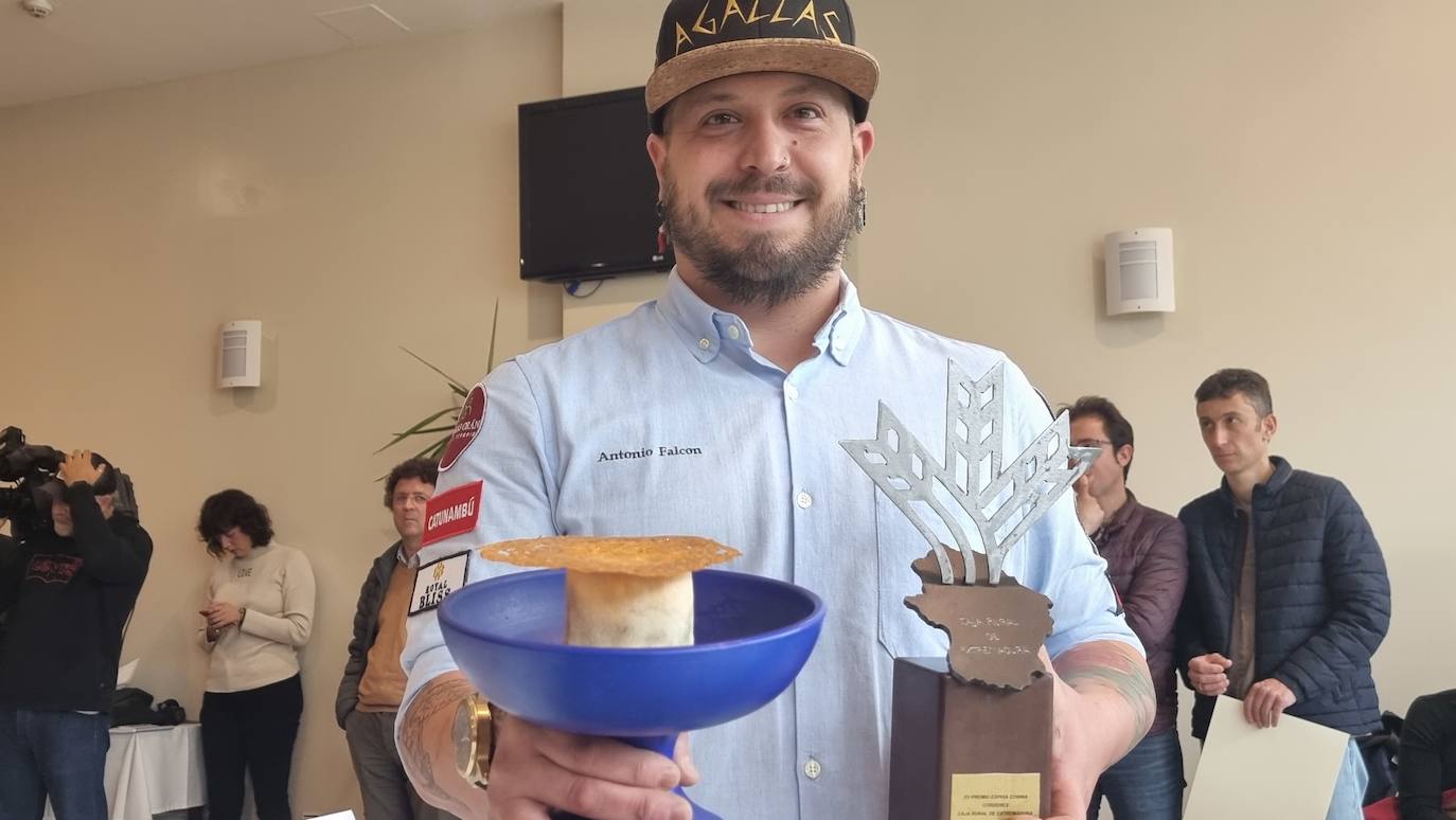 Antonio Falcón con el primer premio