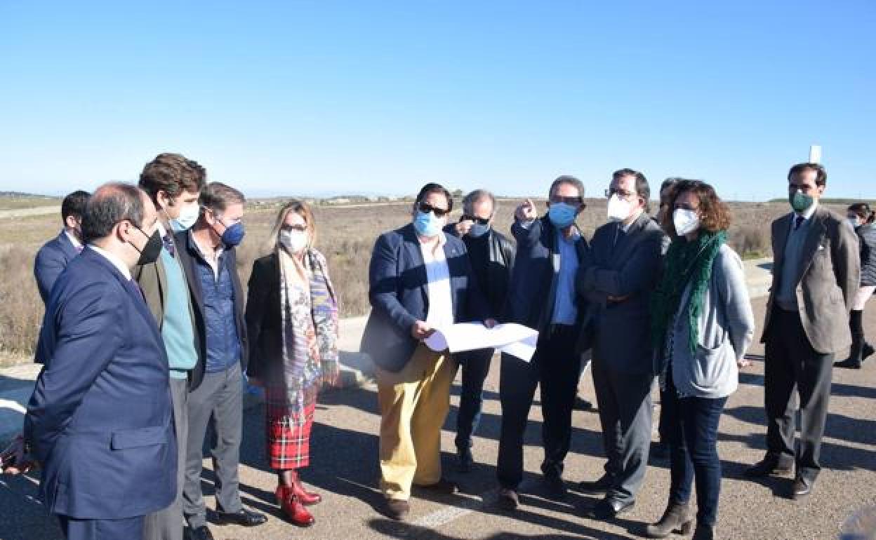 Visita institucional a los terrenos donde se ubicará la planta, el pasado febrero